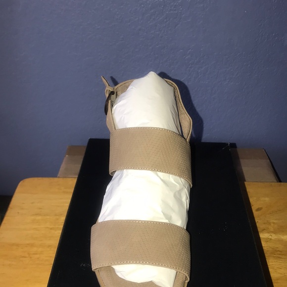 Shoe - Picture 4 of 5